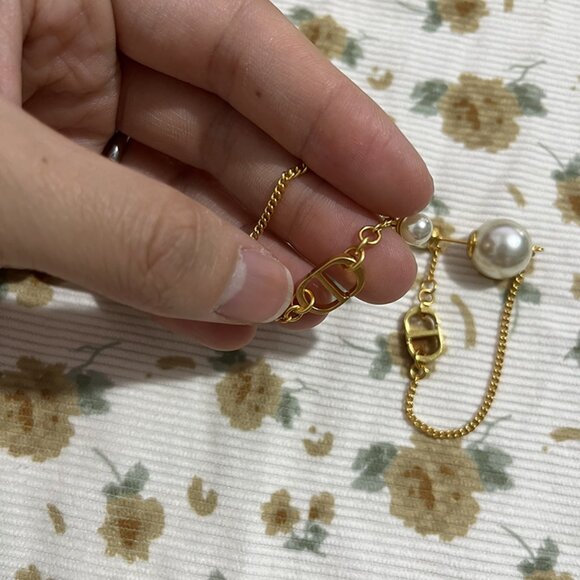 Dior Pearl Earrings - Picture 4 of 6